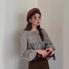 2025早秋流行穿搭！法式松弛风圆领系带琴褶灯笼袖格子衬衫女2025