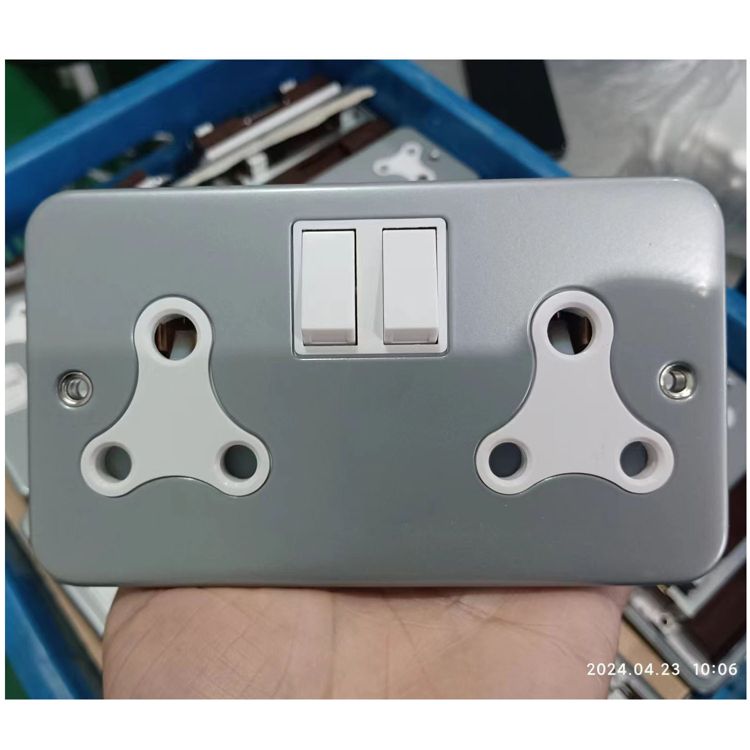 英式南非博兹瓦纳插座  2 GANG 15A SWITCHED SOCKET METAL CLAD