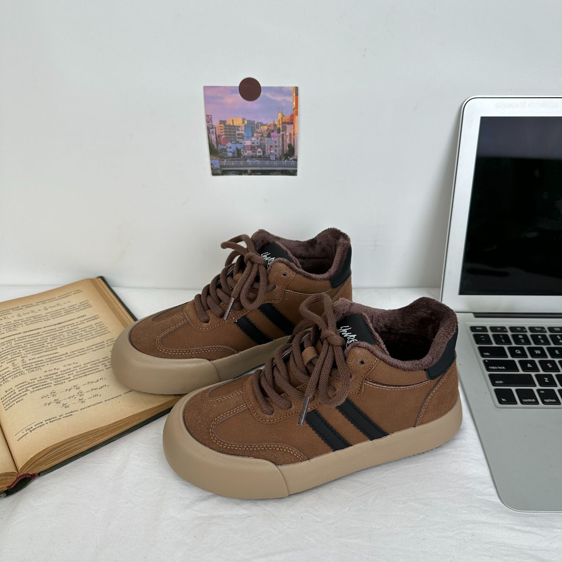 Zapatos de entrenamiento alemanes de todo fósforo de dos algodón de alta calidad, zapatos de tablero de nicho de punta redonda para mujer 2024 nuevo estilo caliente, nicho retro 6589 image 3