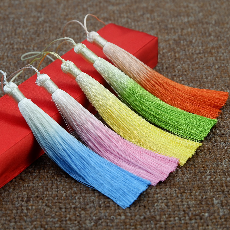 Vertical anti-wrinkle ancient-style tassel fan pendant with gradient color-changing fringe, 13cm long, Chinese traditional clothing collar tassel, does not fade.