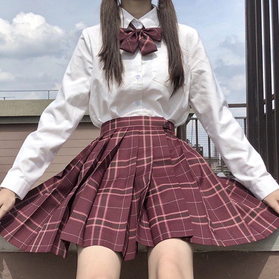 Шаха (белая рубашка с короткими рукавами + клетчатая юбка + галстук-бабочка)