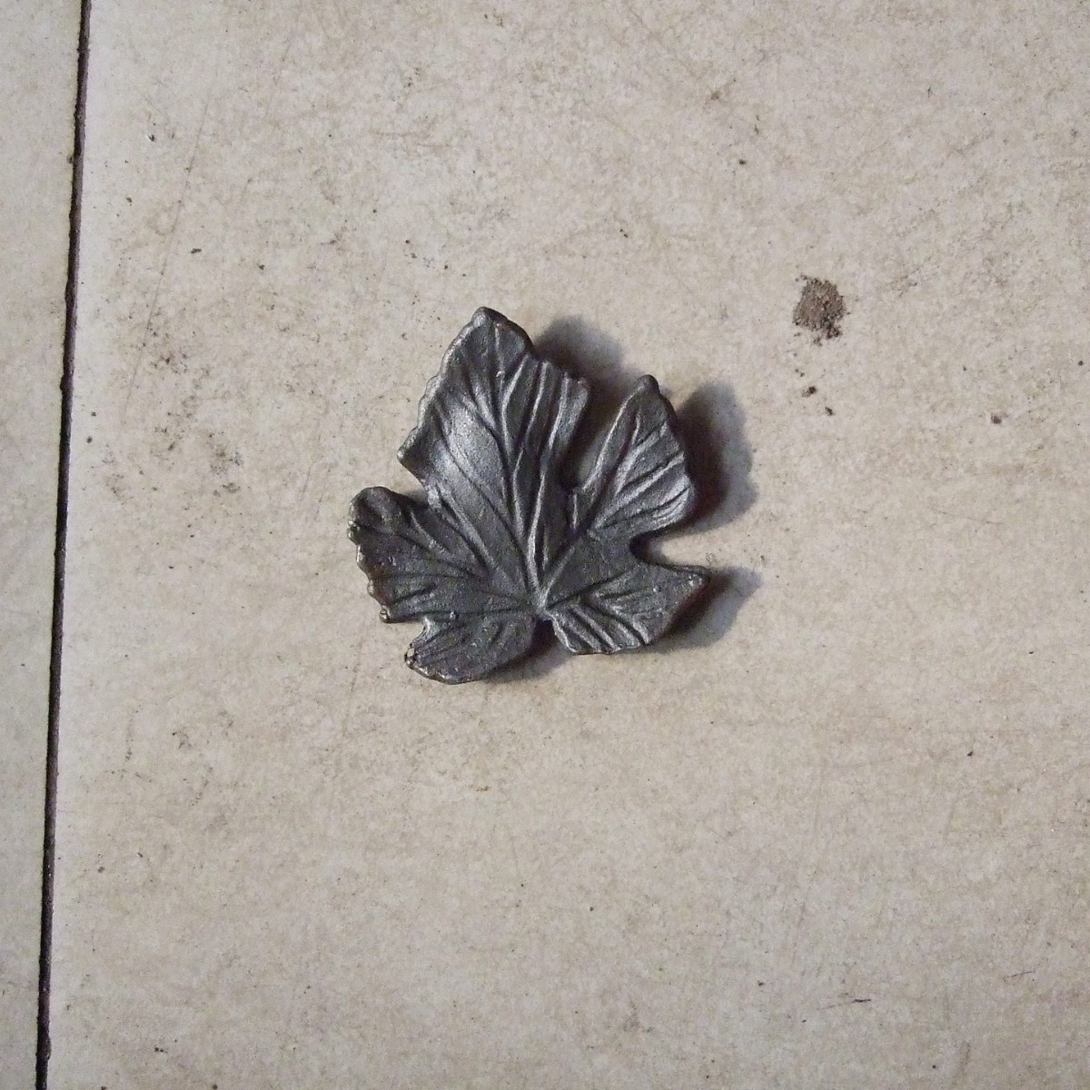 供应铁艺冲压花\冲压花叶、铁艺铸铁零配件 铸钢葡萄叶子