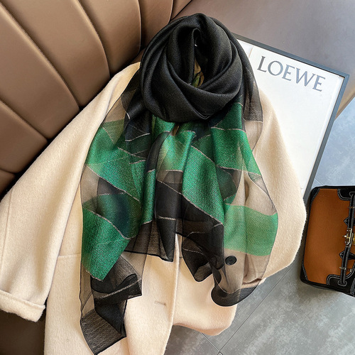  Korean version of the new contrasting color warm scarf, fashionable and stylish gift giving, long shawl, silk blended scarf for women