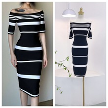 8080古早感黑白条纹连衣裙秋季一字领露肩修身显瘦性感包臀连衣裙