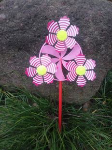 Children's windmill toy flower windmill cartoon rotating windmill 3 flower windmill children's toys 1 yuan 2 yuan supply