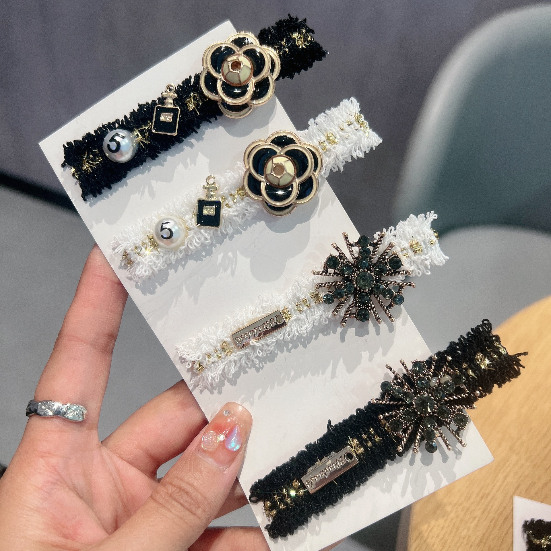 Korean-style fashionable temperament small Chanel-style hair clip, side clip bangs, letter duck bill clip, camellia flower hair pin at the back of the head