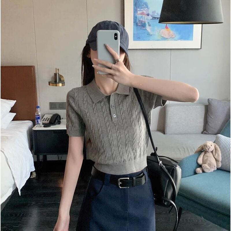 Korean-Style Short-Sleeve Knitted Sweater for Women, Summer Short Polo Collar Design, Stylish and Versatile Top for Petite Figures Korean-Style Short-Sleeve Knitted Sweater for Women, Summer Short Polo Collar Design, Stylish and Versatile Top for Petite Figures