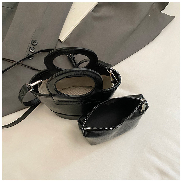 Bolso para mujeres 2026 nuevo nicho coreano de comida de mano cesta bolsa de cubo de textura alta de viaje mochila de hombro