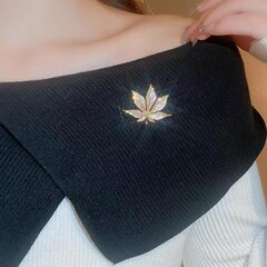 日韓百合気質男女満ドリルのカエデの葉のブローチのスーツのコートの高級な胸の花のピンは襟元を飾って固定します。