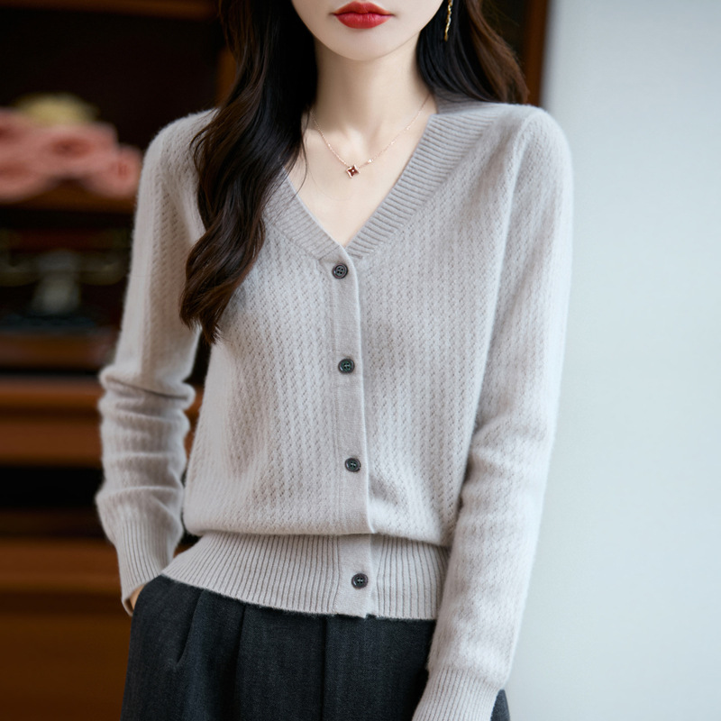 个性V领秋冬羊毛开衫女2025设计感针织气质百搭纯羊毛外套|undefined