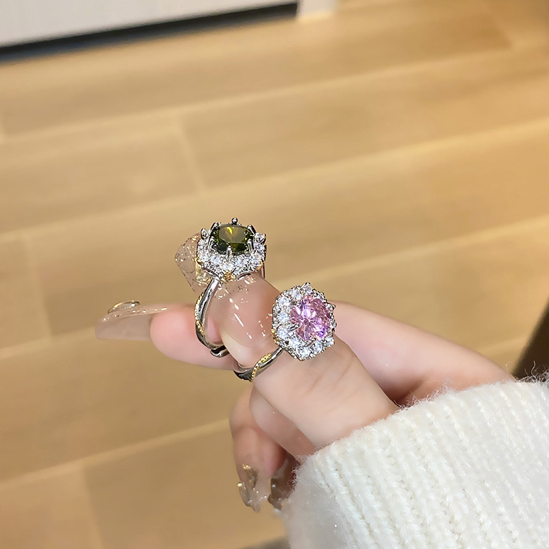 復古輕奢閃鑽手捧花橄欖綠彩寶拉絲纏繞戒指時尚百搭氣質疊戴指環