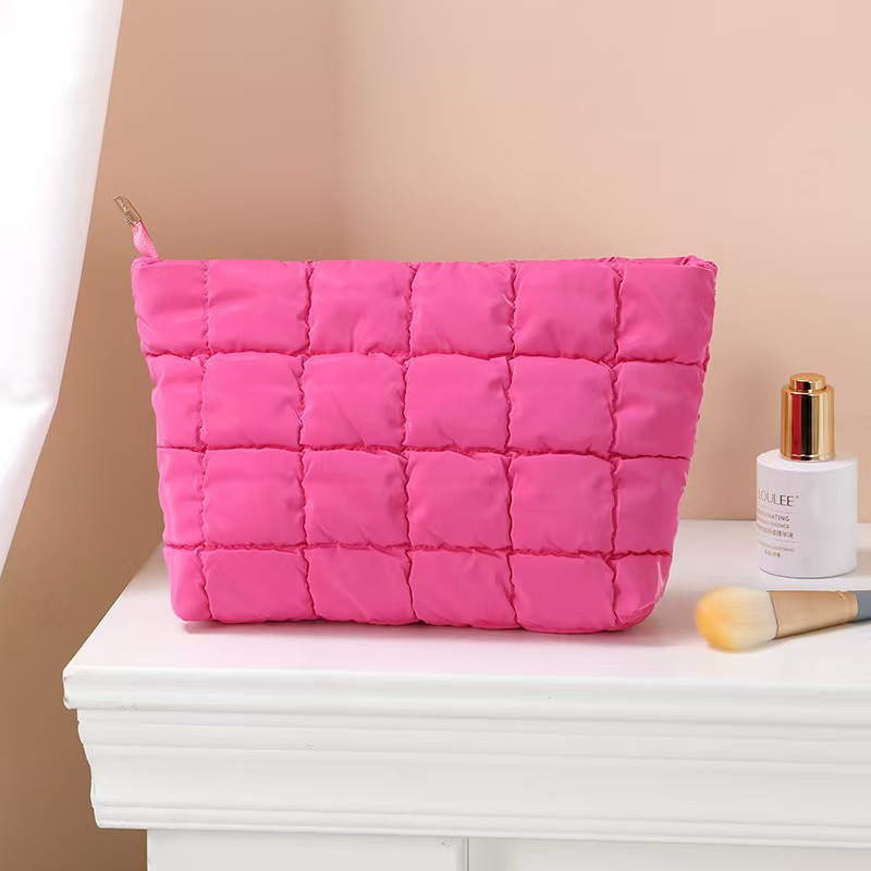 Bolso cosmético de plumón estilo ins simple Bolso de almacenamiento de lavado portátil portátil de gran capacidad para mujer pequeña