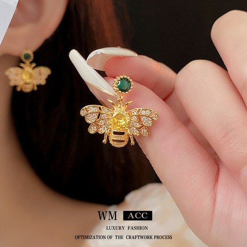 Silver Needle Zircon Bee Small Metal Earrings Fashionable Versatile Earrings Light Luxurious and High-end Earrings Wholesale
