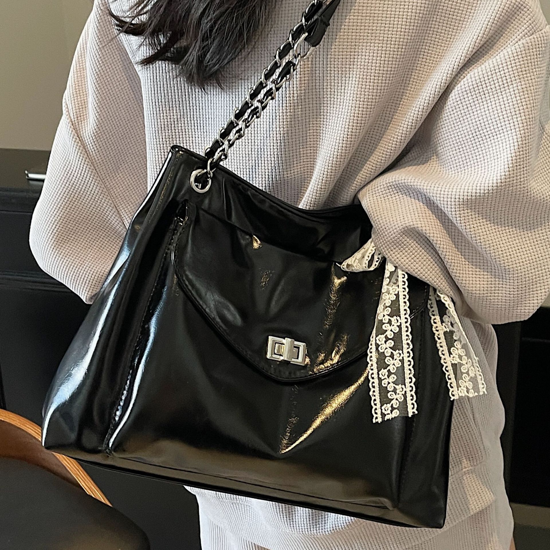 Large Textured Handbag For Women, Versatile Commuter Shoulder Bag_voghion.com