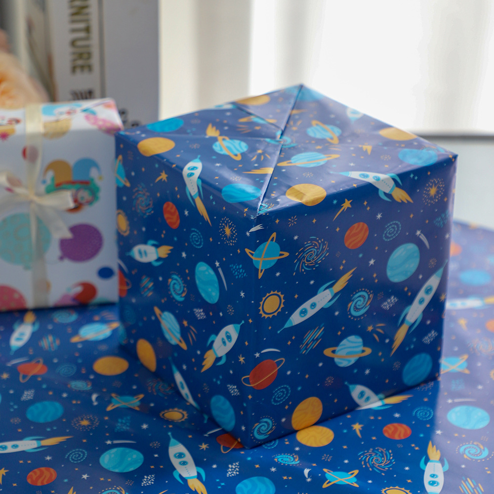 Nueva temporada escolar, cumpleaños, vacaciones de Navidad, regalos para niños, lindo papel de regalo de decoración de papel de regalo de dibujos animados