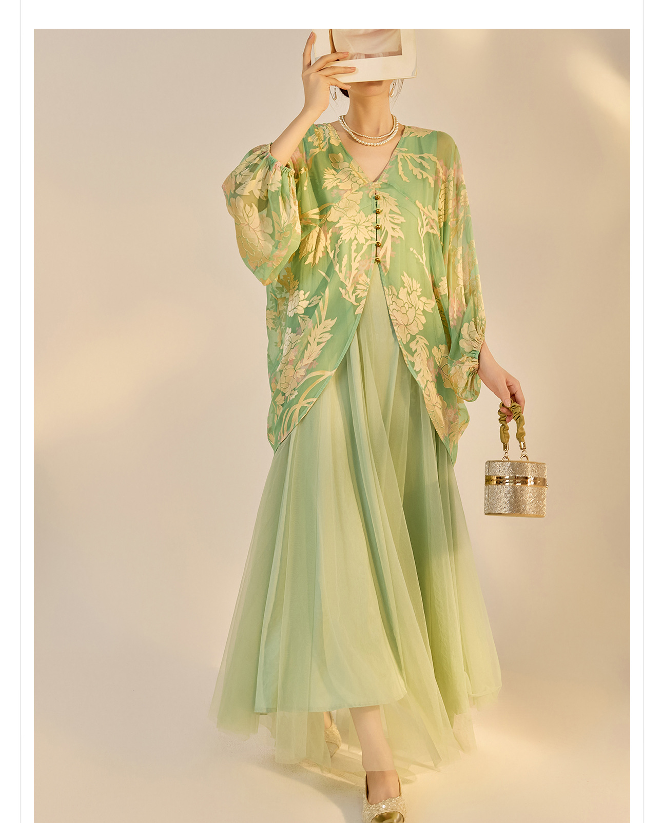 Đầm maxi nữ phong cách Trung Hoa cao cấp, tay dài, cổ cao, họa tiết in hoa cháy kết hợp ghép vải — bầu trời xanh, Màu trắng nhạt chi tiết 10