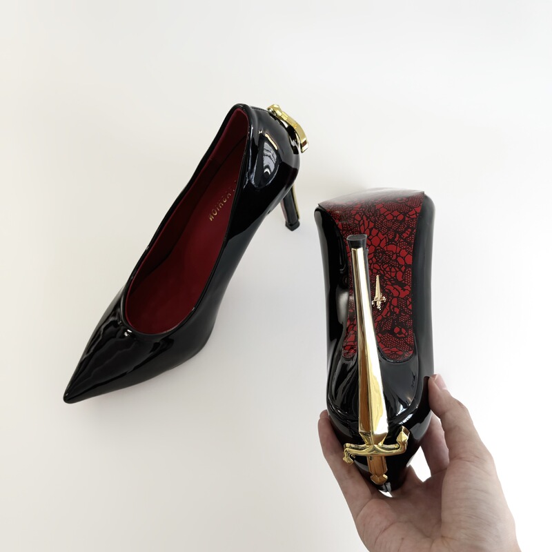 2026 High-Heeled Shoes with Pointed Toe, Red Sole, Sharp Blade Design, Patent Leather, Metallic, Sexy, Mature Style, High-End Black Pumps 2026 High-Heeled Shoes with Pointed Toe, Red Sole, Sharp Blade Design, Patent Leather, Metallic, Sexy, Mature Style, High-End Black Pumps