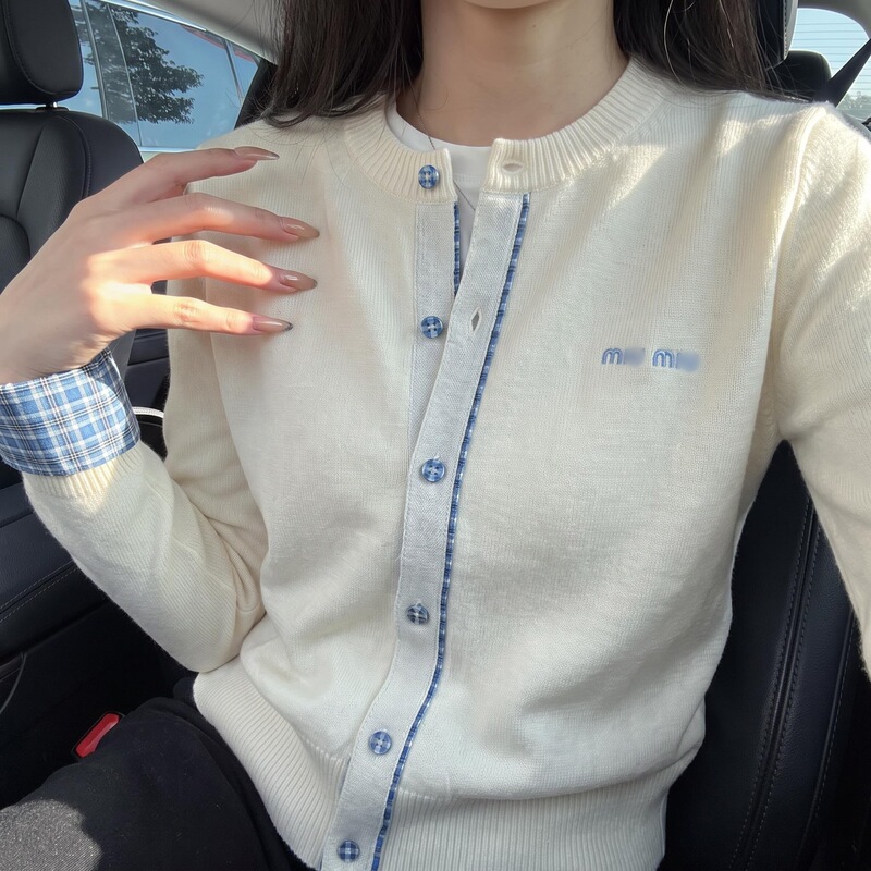 Shenzhen Nanyou~26 autumn and winter new collection: M-brand embroidered letter sleeve patchwork cardigan top, versatile and stylish
