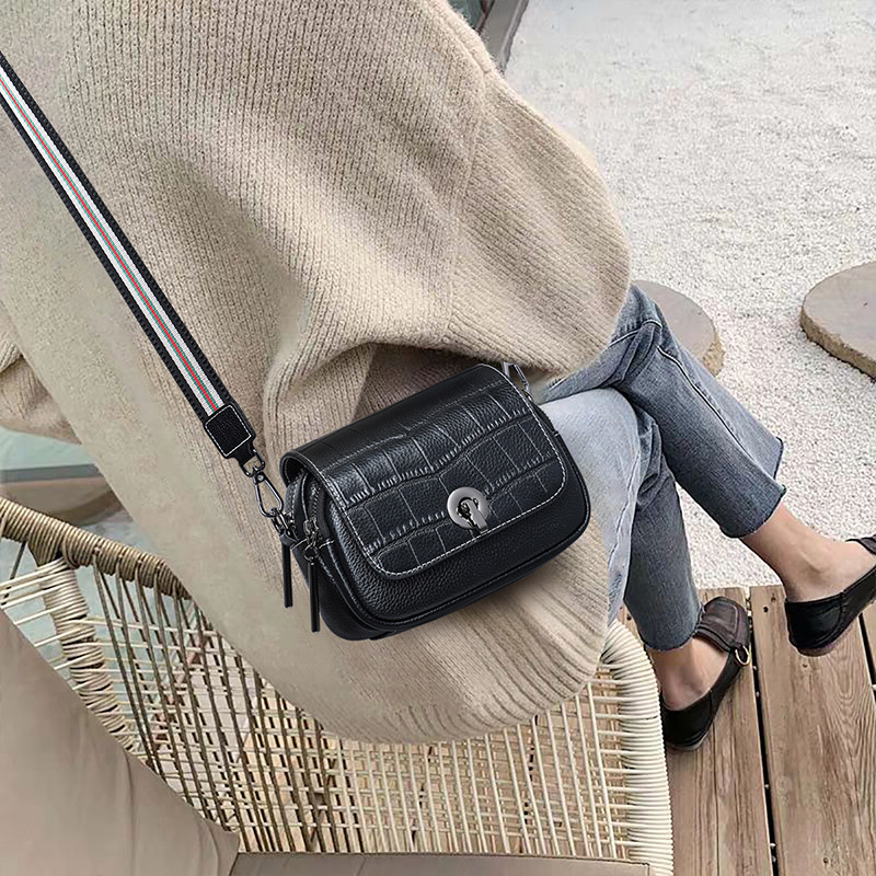 Túi đeo chéo nữ da thật quai rộng họa tiết cá — Màu be (viney)