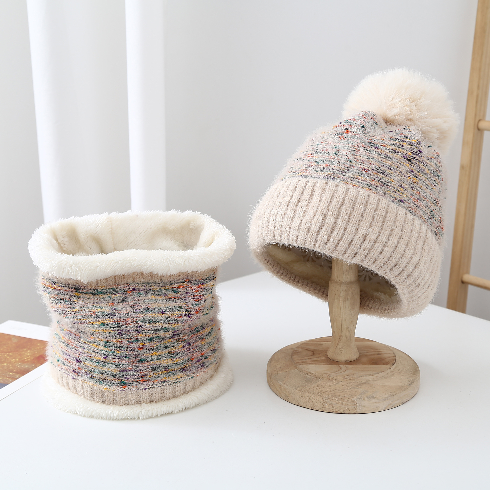 Sombrero de las mujeres de otoño e invierno cálido bufanda de protección auditiva traje de dos piezas sombrero de lana de moda de color mezclado a prueba de frío image 10