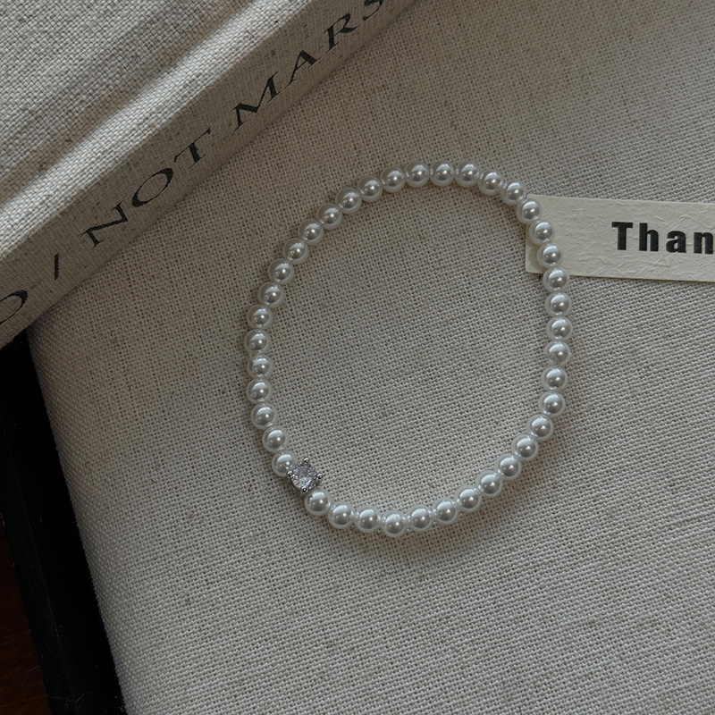 elegant fashionable bracelet with zircon pearl