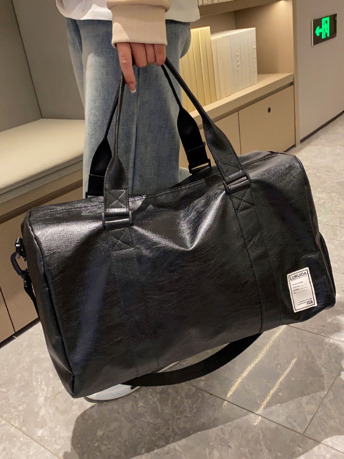 Nueva bolsa de fitness de viaje de gran capacidad transfronteriza húmeda y seca de separación de hombro bolsa de mensajero de los hombres Mochila deportiva portátil al por mayor