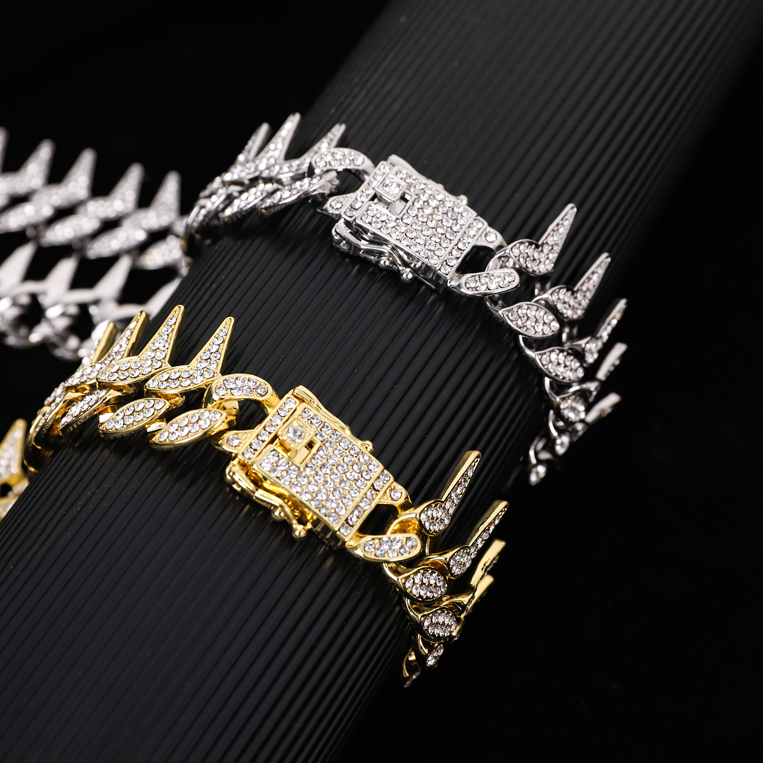 Thorn Alloy Necklace And Cuban Bracelet Set For Men And Women_voghion.com