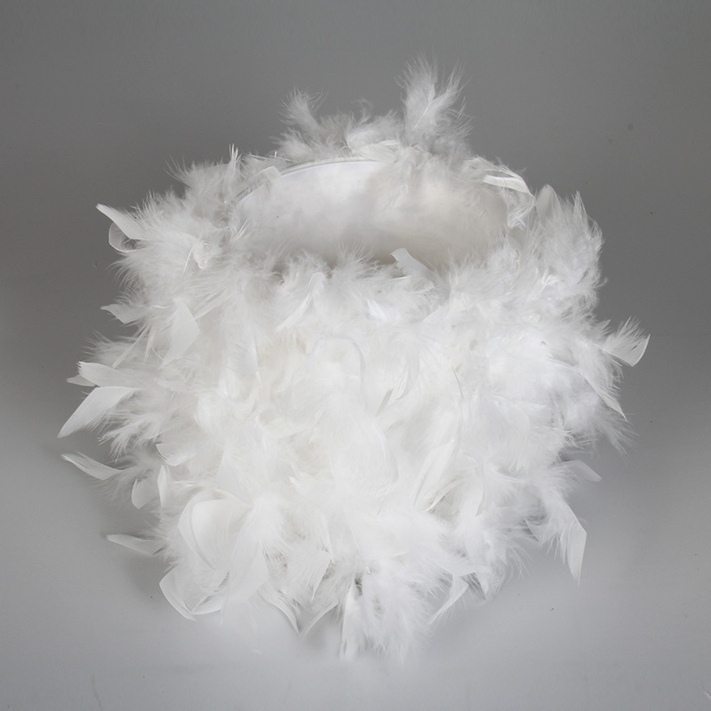 Lámpara de pie cubierta de plumas dormitorio moda creativa hecha a mano pluma pantalla lámpara de mesa pantalla fábrica al por mayor