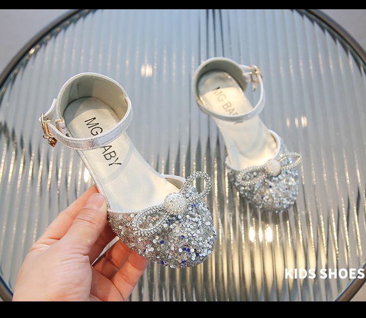 Scarpe da principessa in cristallo per bambini in edizione coreana da ragazza 2024 Nuove scarpe singole con tacco alto, sandali da ballo Big Boy Baotou_voghion.com