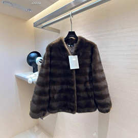 2025秋冬新款 随性优雅 高级时尚 经典V领设计环保水貂外套 批发