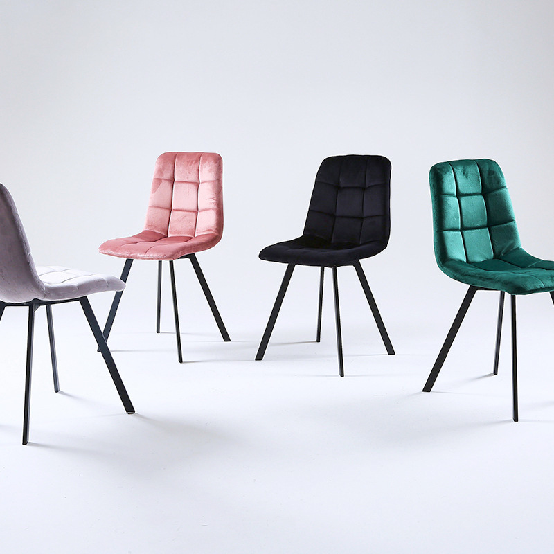 silla de comedor casera simple silla de respaldo casual silla de comedor de paquete flexible silla de comedor de lujo ligera silla de alta sensación taburetes de mesa de comedor de hierro forjado