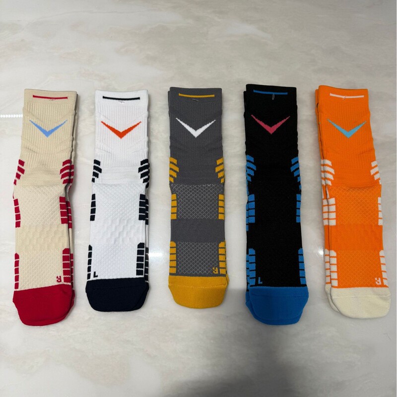 Customized Sample Sports Basketball Compression Socks Pattern Development Sample Men's and Women's Printed Embroidered Combed Cotton Socks Anti-Odor Socks