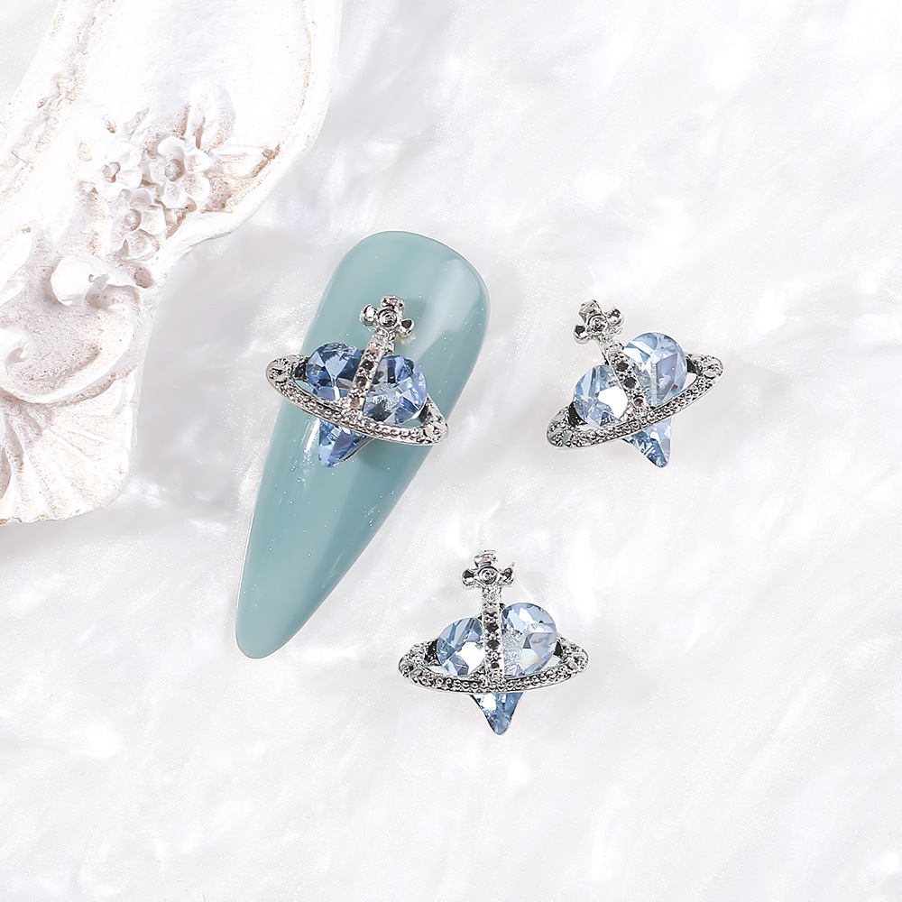 En línea celebridad reina madre uñas aleación joyería torcida melocotón corazón diamante retro estilo oscuro plata uñas accesorios de diamantes decorativos