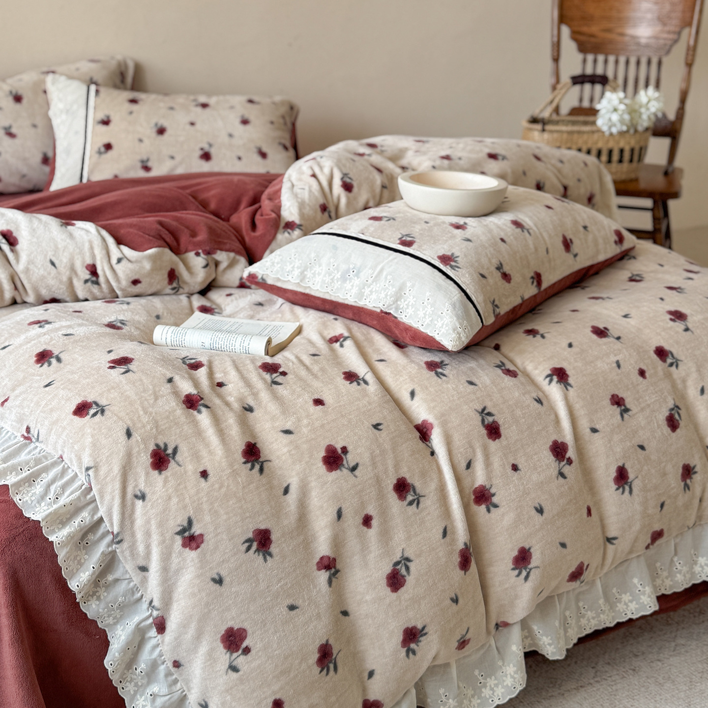 Set di quattro pezzi caldo e ricamato in velluto di latte, stile vintage francese boho, autunno/inverno, in stile vintage francese, con finiture in pizzo e morbido copripiumino._voghion.com