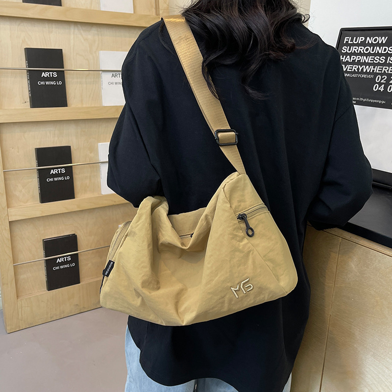 カジュアルショルダーバッグ女性2025新型中学校学生収納旅行カバン運動ヨガフィットネス斜めショルダーバッグ男性|undefined
