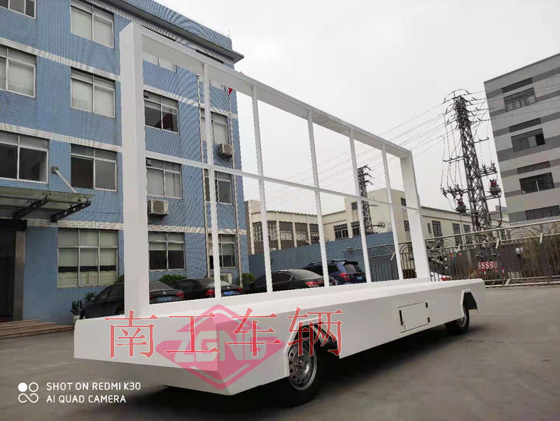 2.2吨固定式LED广告屏拖车