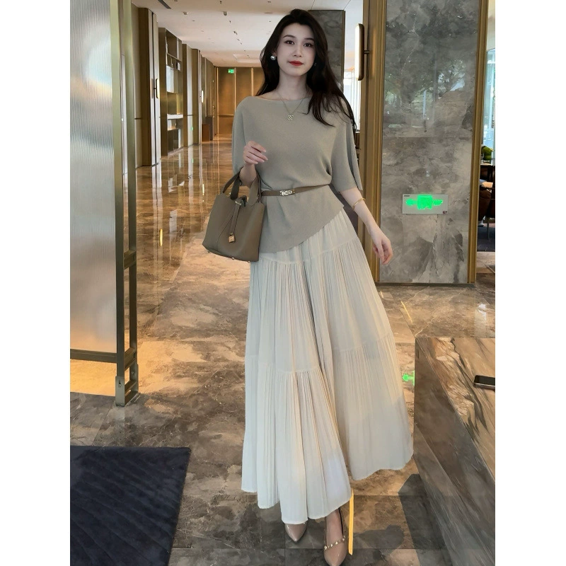 Летний костюм-двойка в корейском стиле: юбка и топ из лёгкой и элегантной ткани, суперпопулярная модель 2025 года, из льняной ткани, трикотажная, с коротким рукавом и высокой талией.