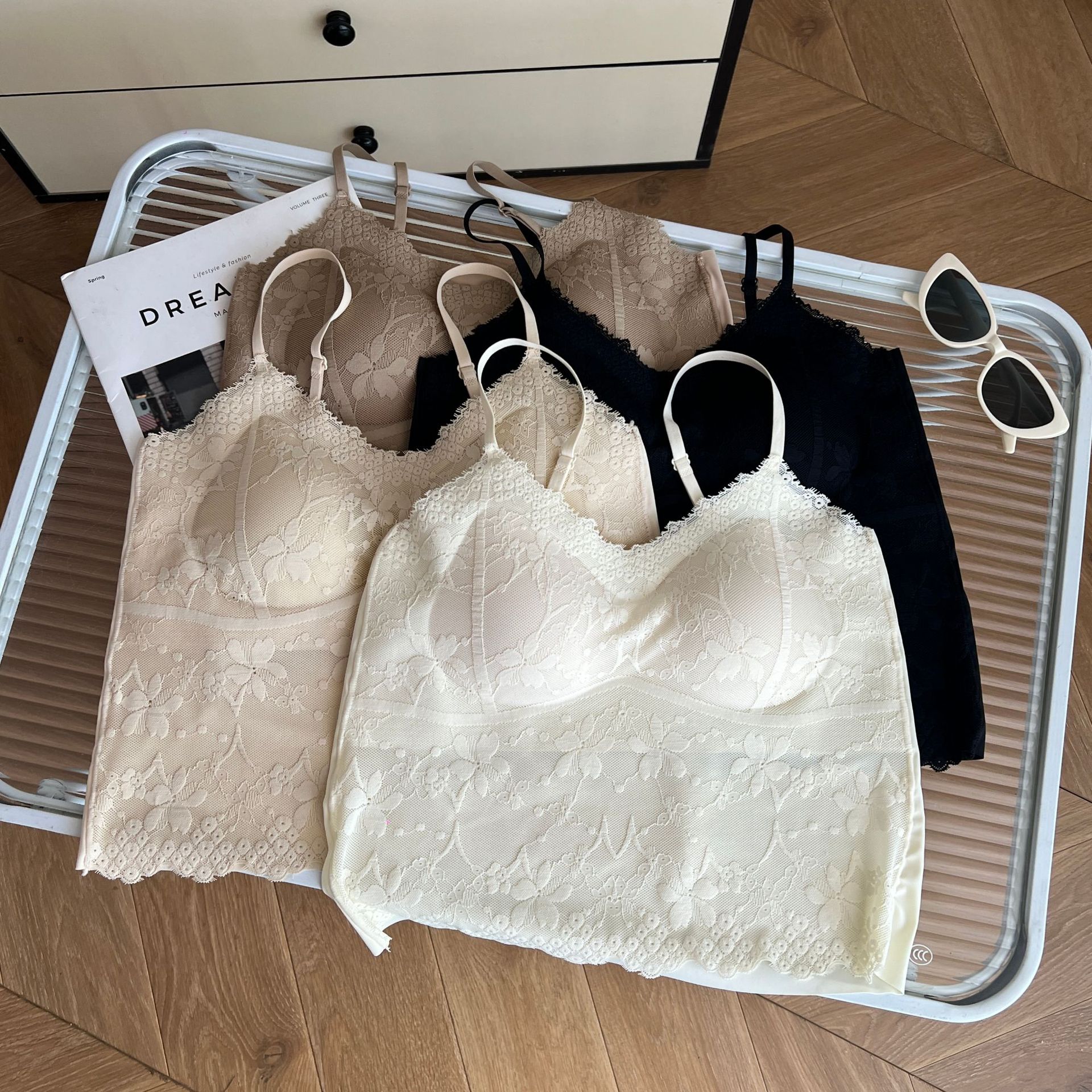 New French Lace Camisole for Women, Wireless, Suitable for Both Inner and Outer Wear, Seamless, Slimming, V-Neck, Integrated Cup, Beautiful Back