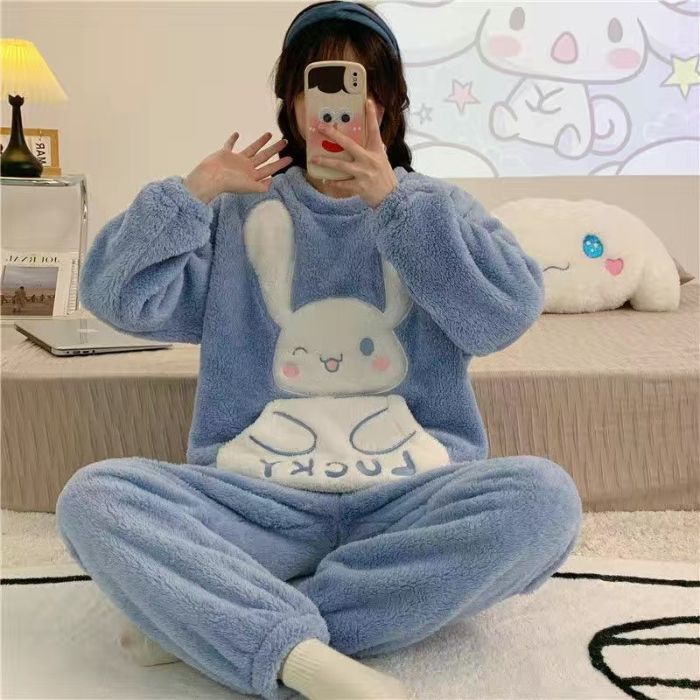 Pijamas de invierno al por mayor transfronterizos franela espesa dulce caricatura de mujeres ocio de manga larga calentamiento coral terciopelo ropa para el hogar