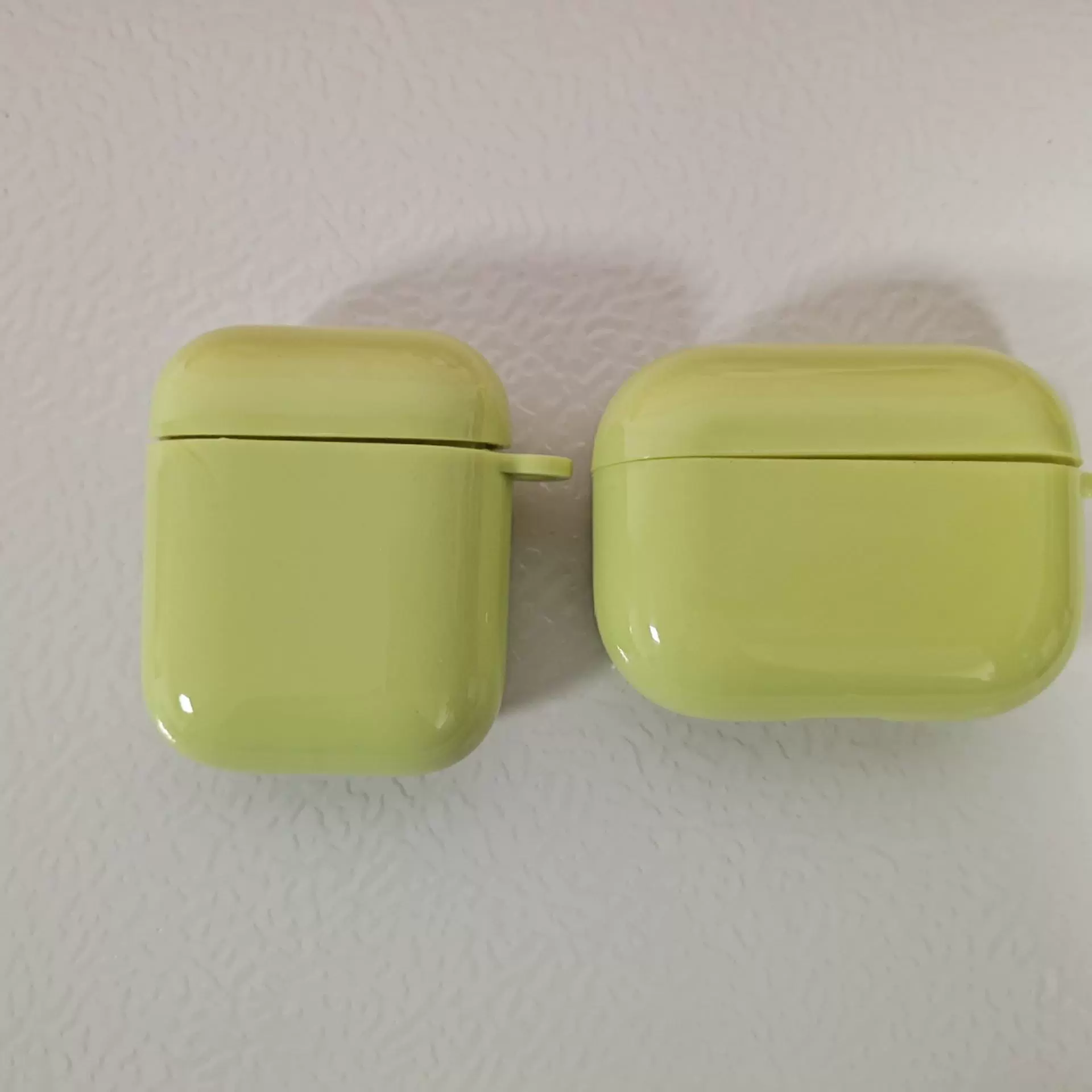 Чехол защитный (для Apple) для AirPods 1/2/3/Pro/Pro2/4 — блестящие цветовые варианты, легкий 0,024 кг