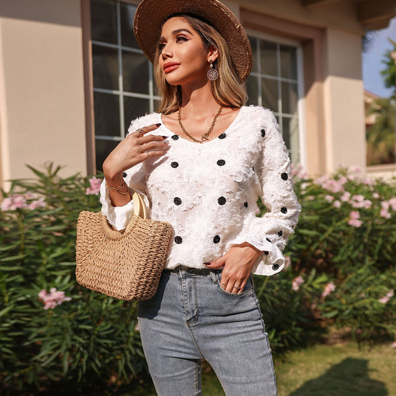 Πουλόβερ από σιφόν με πουά και μακριά μανίκια και λαιμόκοψη V_voghion.com