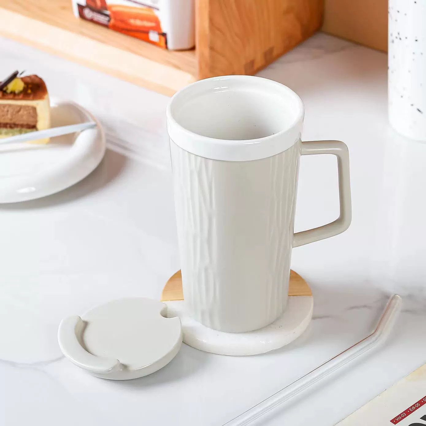 Straw, ceramic capacious high quality tea cup, simple and elegant design