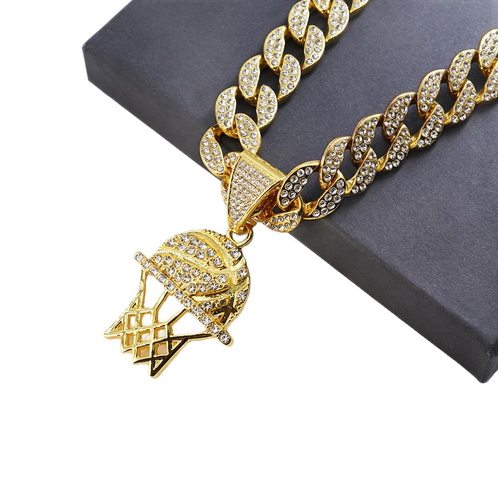 Collar con colgante de aro de baloncesto hueco exquisito con personalidad de moda de aleación transfronteriza, joyería de moda deportiva creativa europea y americana para hombres