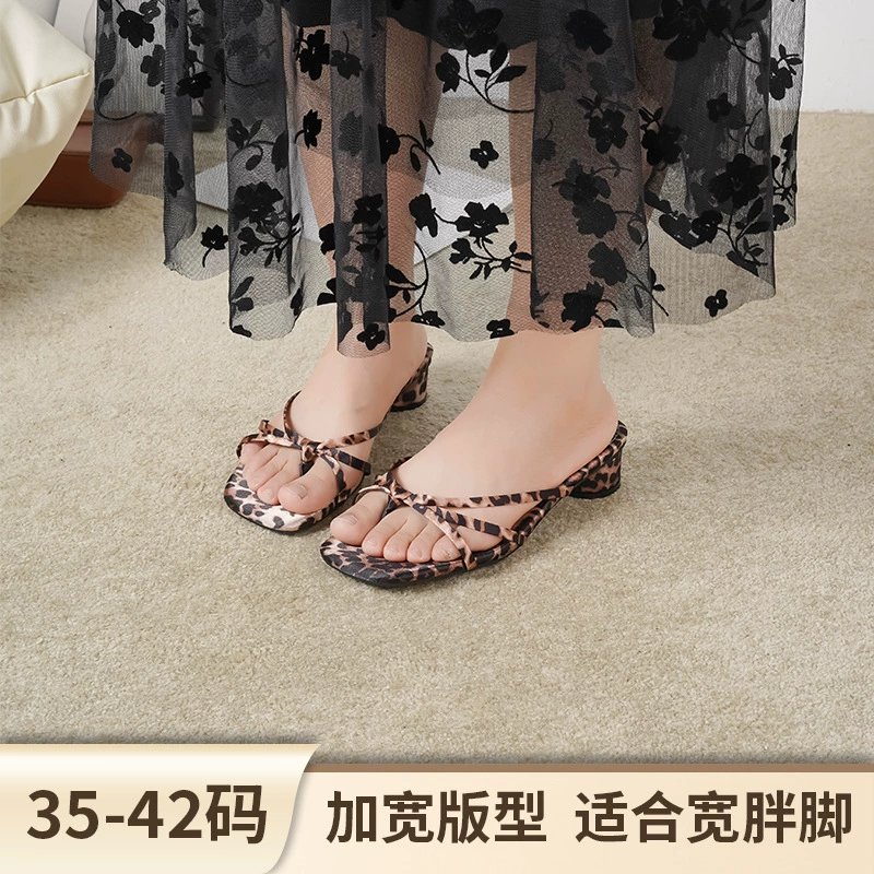 Universal slippers, footwear, flip flops, thin strap, plus size, Korean style