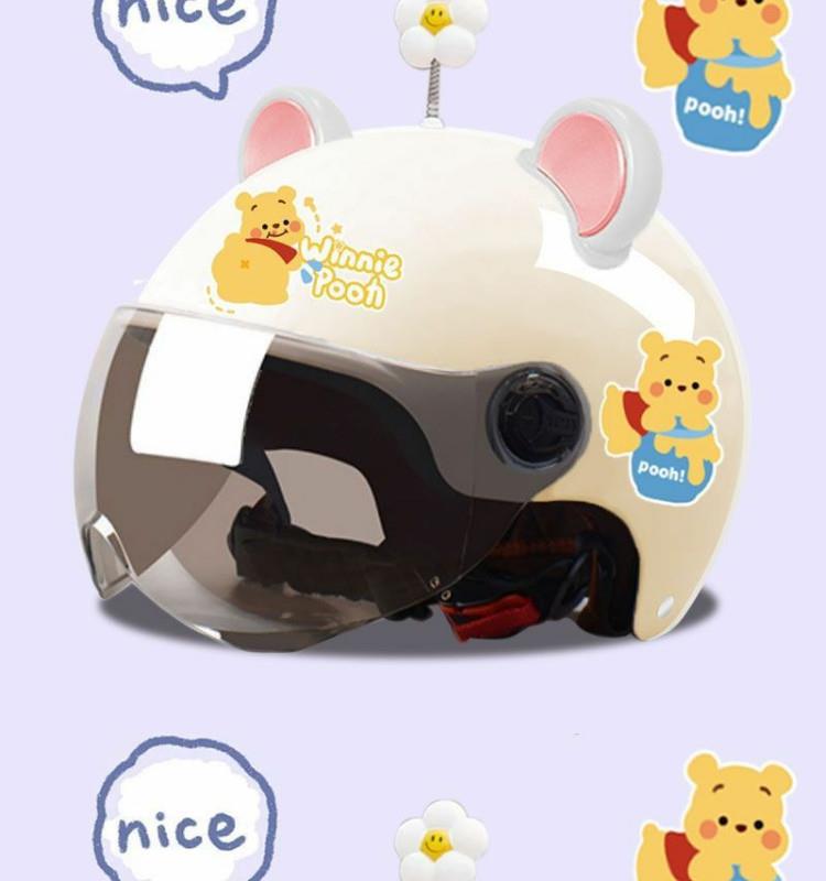 Helmet for electric scooters, summer sun protection, breathable, ultra-lightweight, suitable for all seasons, motorcycle safety helmet for women and men