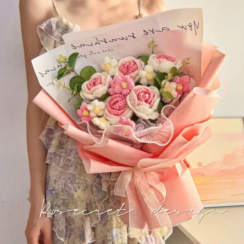 Large Bouquet of Hand-Knitted Roses Made from Yarn, Finished Product with a High-End Feel, Suitable for Graduation Season, Birthday, Mother's Day Gift, Cross-Border