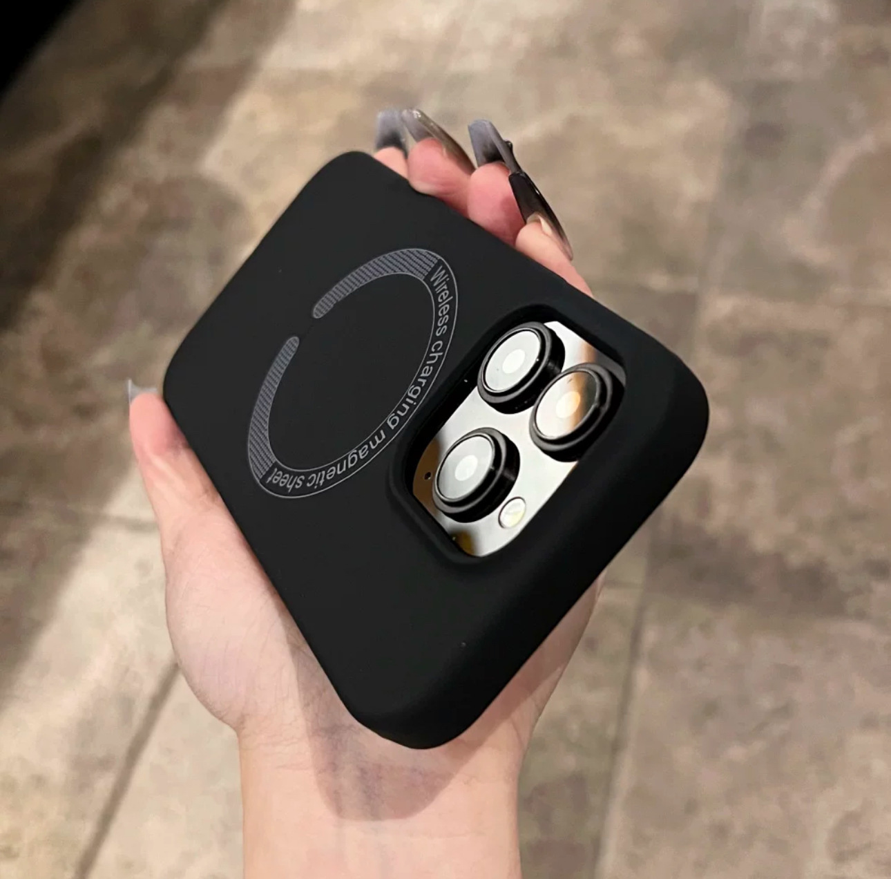 Nueva succión magnética de silicona líquida para iPhone15 funda para teléfono móvil 14ProMax agujero grande 12 Apple 13 hombres y mujeres 14