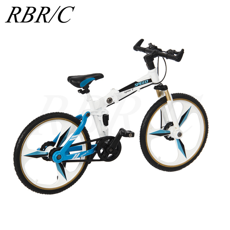 RBR/CMN86 Big G off-road climbing D90 remote control car with alloy bicycle decorative toy accessories R316A RBR/CMN86 Big G off-road climbing D90 remote control car with alloy bicycle decorative toy accessories R316A