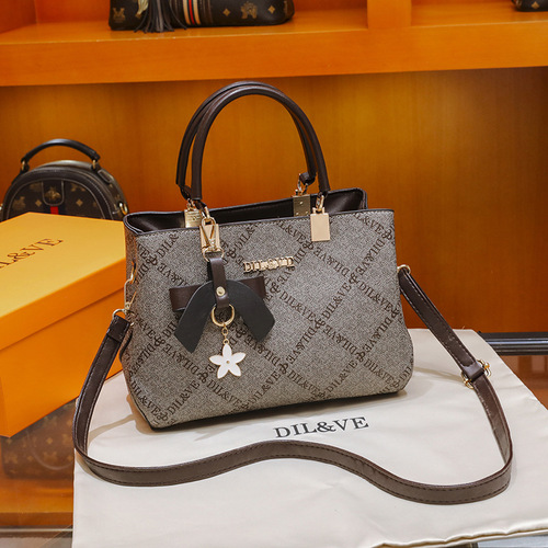 Hong Kong DILVE new fashion Korean shoulder bag casual crossbody bag winter ladies bag handbag