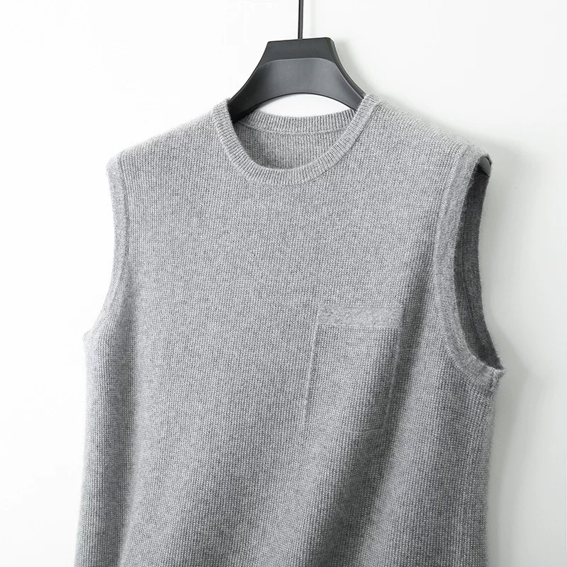 Woolen knitted sweater with a round collar sleevless, vest, increased thickness